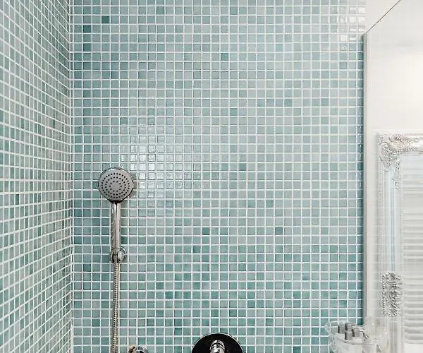 Апартаменты N&b *